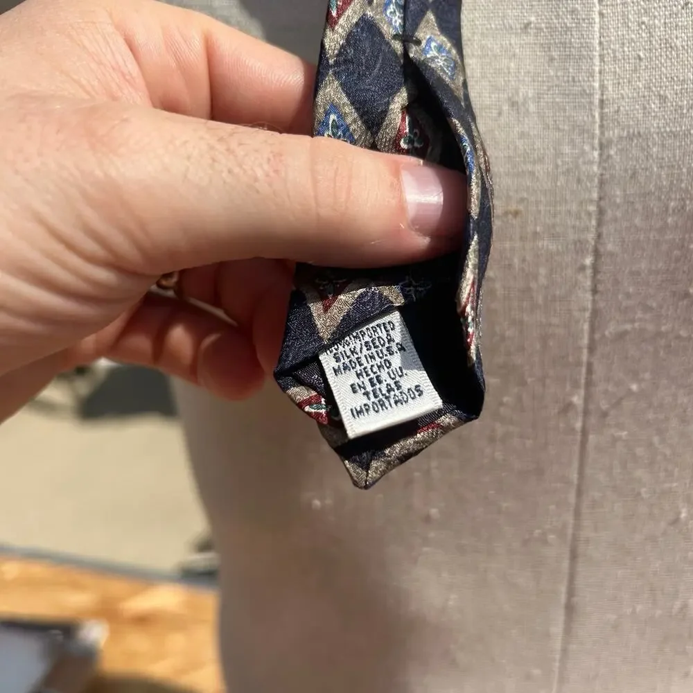 Vintage Claiborne Tie, Pattered, 4 inches wide